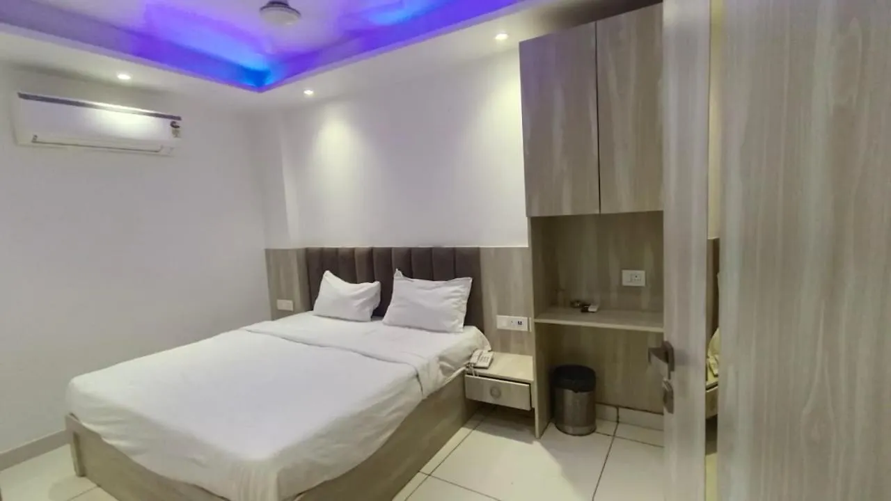 Hotel Green Chilly Near Adarsh Nagar Metro Station Delhi